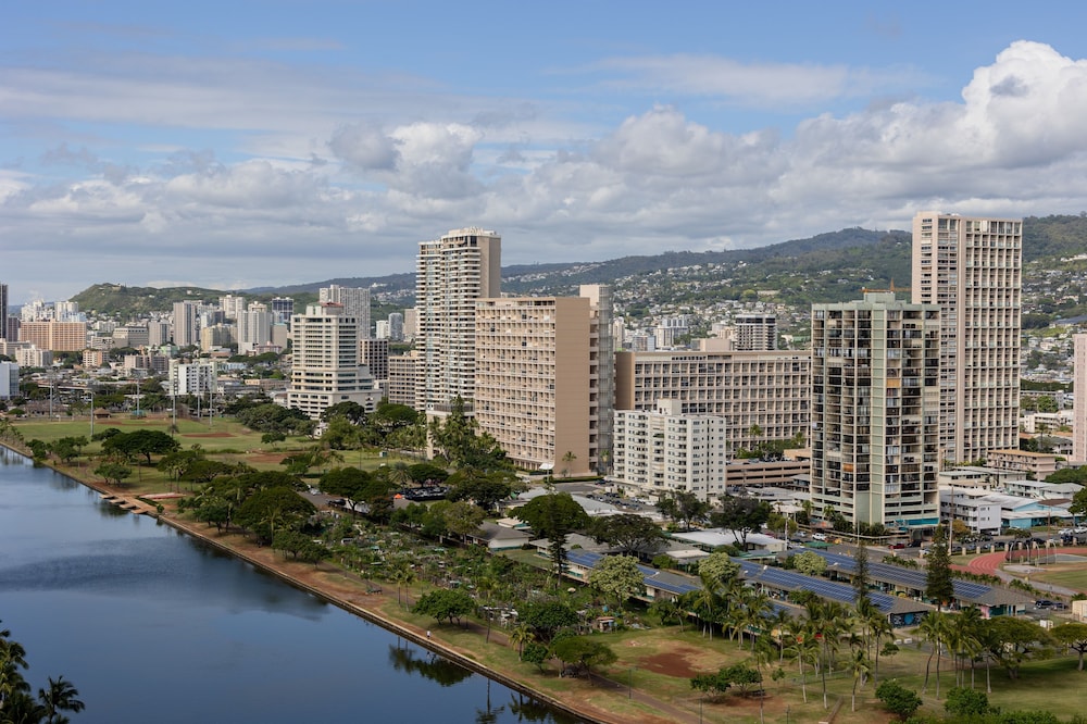 Skyline Island Colony Hotel — Attractions in the area in Honolulu, Hawaii