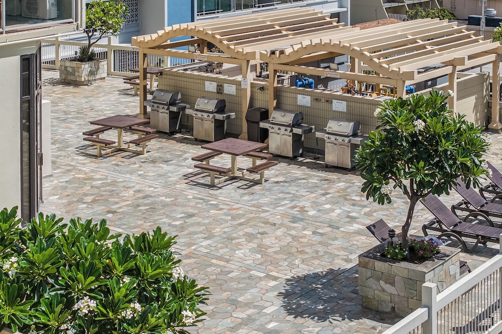 Skyline Island Colony Hotel — Sports & recreation in Honolulu, Hawaii