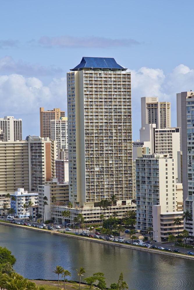 Skyline Island Colony Hotel — Hotel building in Honolulu, Hawaii