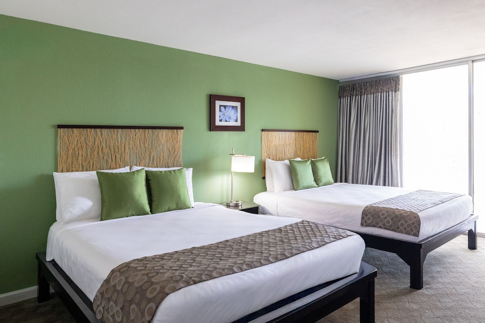 Skyline Island Colony Hotel — Hotel rooms in Honolulu, Hawaii