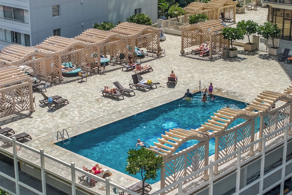 Skyline Island Colony Hotel — Swimming pool in Honolulu, Hawaii