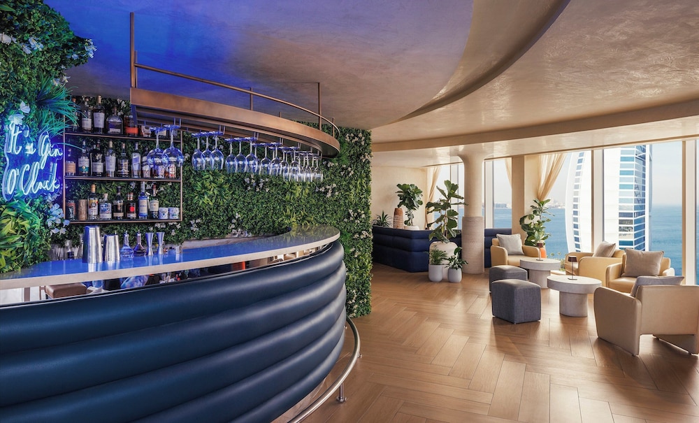 Jumeirah Beach Hotel Dubai — Restaurant in Dubai
