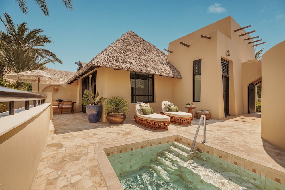 Jumeirah Beach Hotel Dubai — Outdoor in Dubai