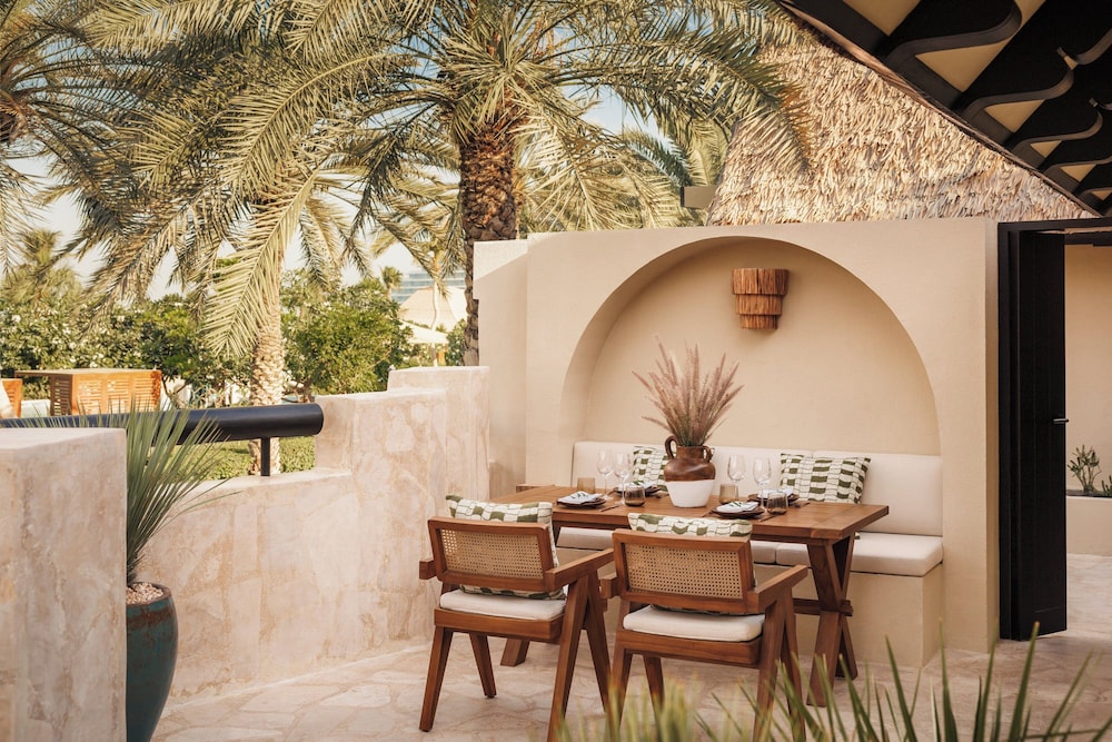 Jumeirah Beach Hotel Dubai — Outdoor in Dubai