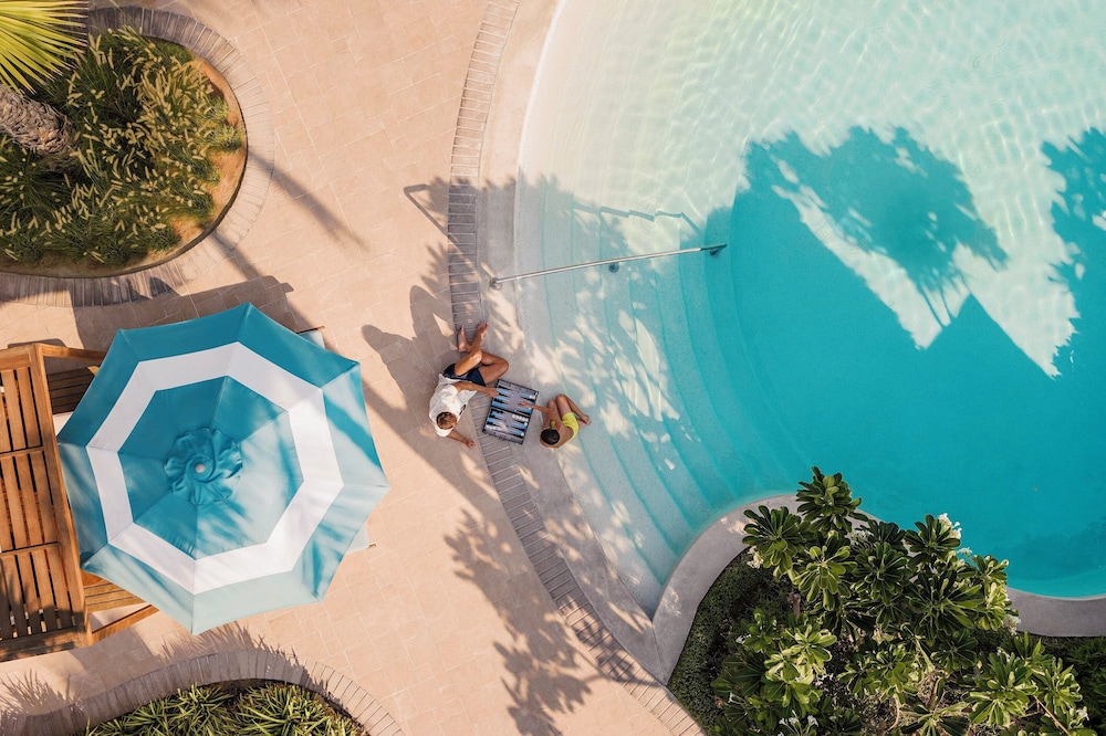 Jumeirah Beach Hotel Dubai — Pool in Dubai
