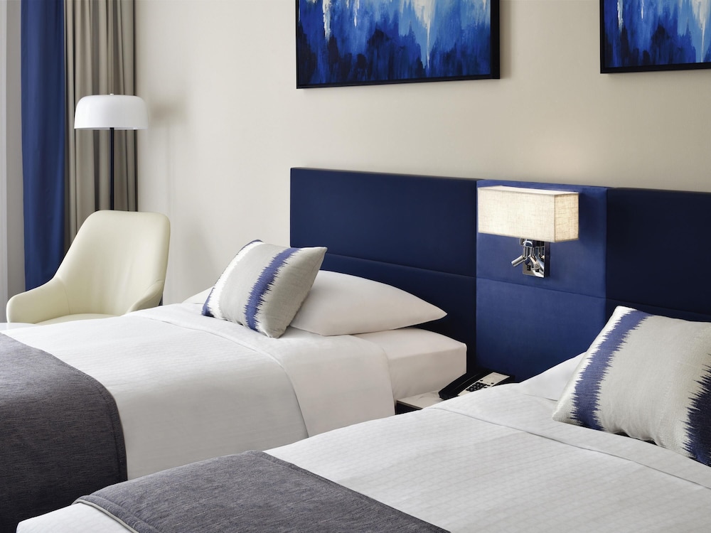 Mövenpick Hotel & Apartments Bur Dubai — Hotel rooms in Dubai