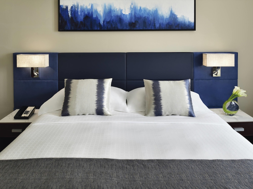 Mövenpick Hotel & Apartments Bur Dubai — Hotel rooms in Dubai