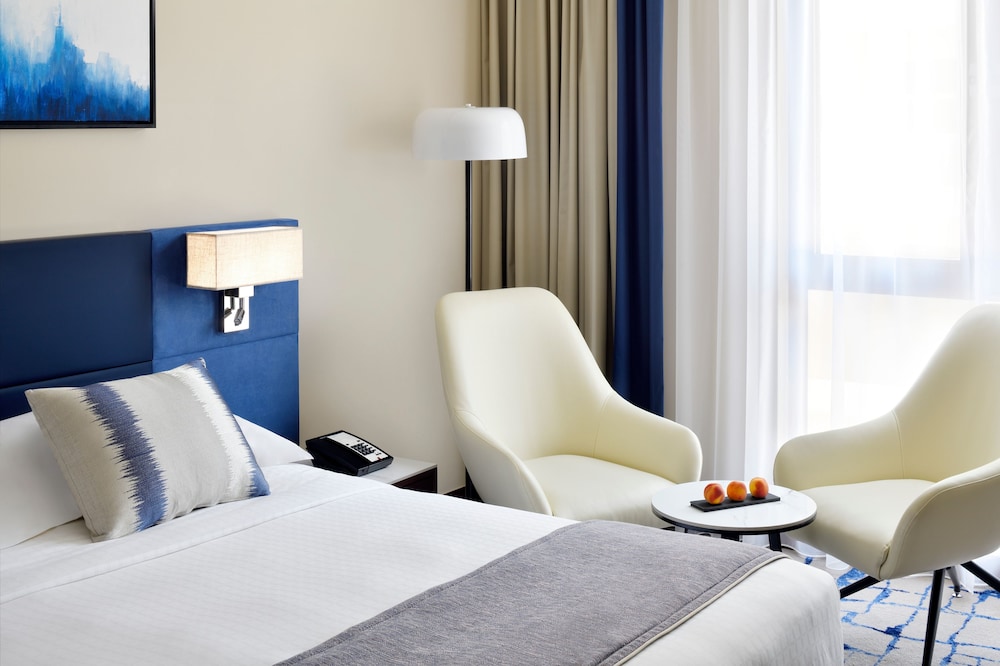Mövenpick Hotel & Apartments Bur Dubai — Hotel rooms in Dubai