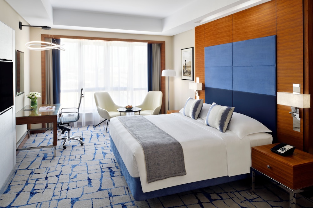 Mövenpick Hotel & Apartments Bur Dubai — Hotel rooms in Dubai