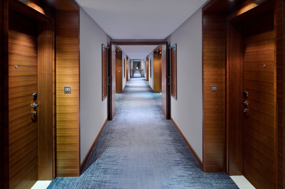 Mövenpick Hotel & Apartments Bur Dubai — Hotel building in Dubai