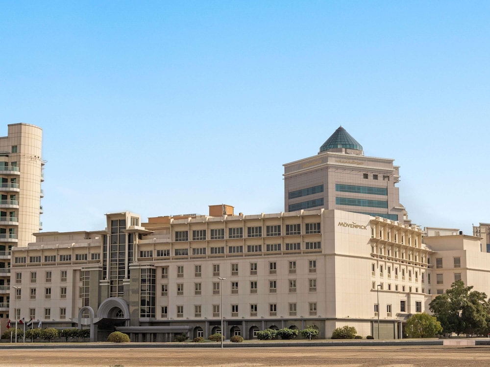 Mövenpick Hotel & Apartments Bur Dubai — Hotel building in Dubai