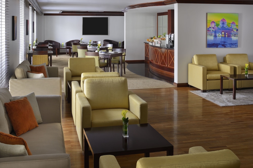 Mövenpick Hotel & Apartments Bur Dubai — Restaurant & bars in Dubai