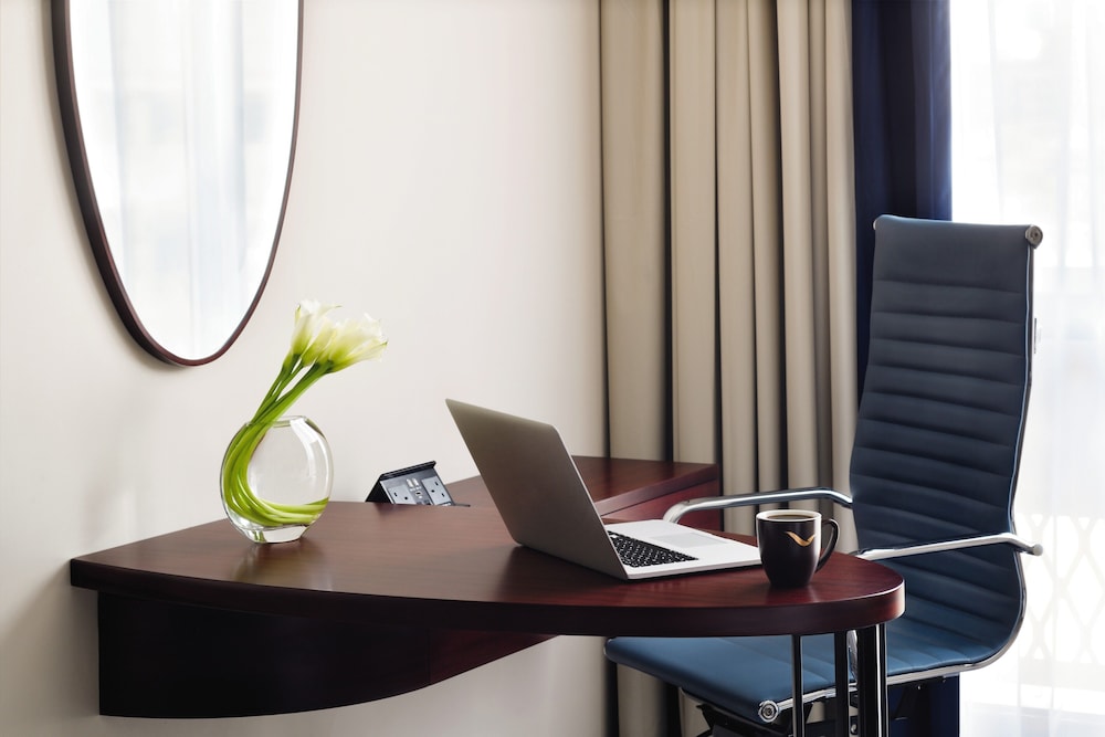Mövenpick Hotel & Apartments Bur Dubai — Hotel rooms in Dubai