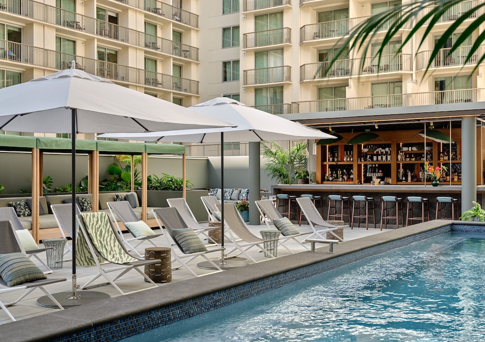 Romer House Waikiki — Swimming pool in Honolulu, Hawaii