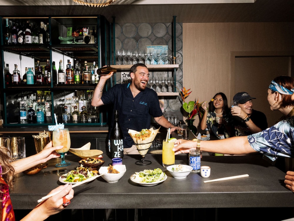 Romer House Waikiki — Restaurant & bars in Honolulu, Hawaii