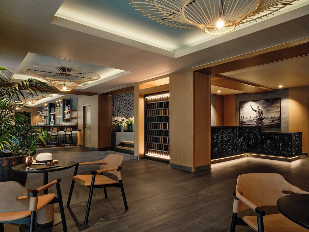 Romer House Waikiki — Restaurant & bars in Honolulu, Hawaii
