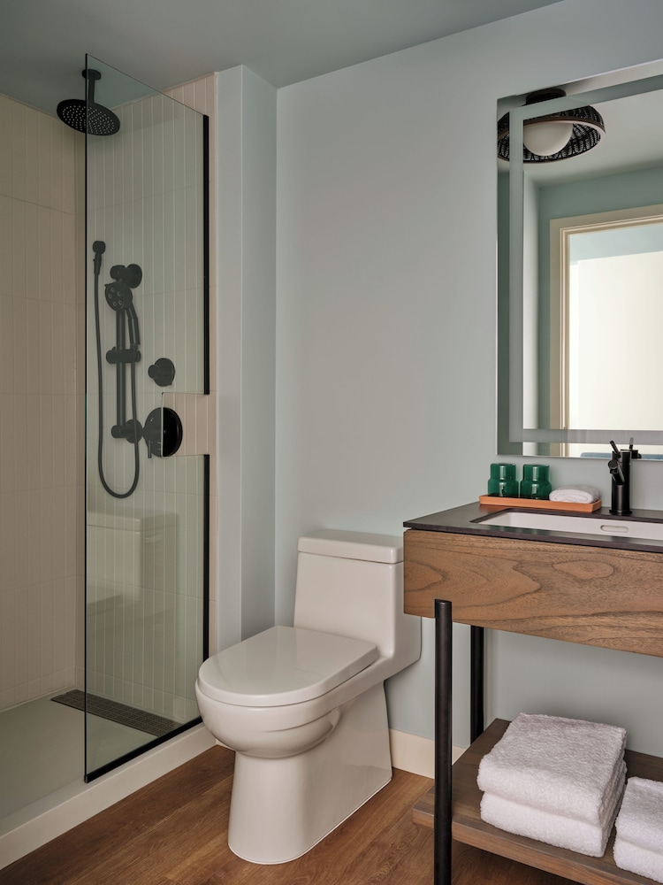 Romer House Waikiki — Hotel rooms in Honolulu, Hawaii