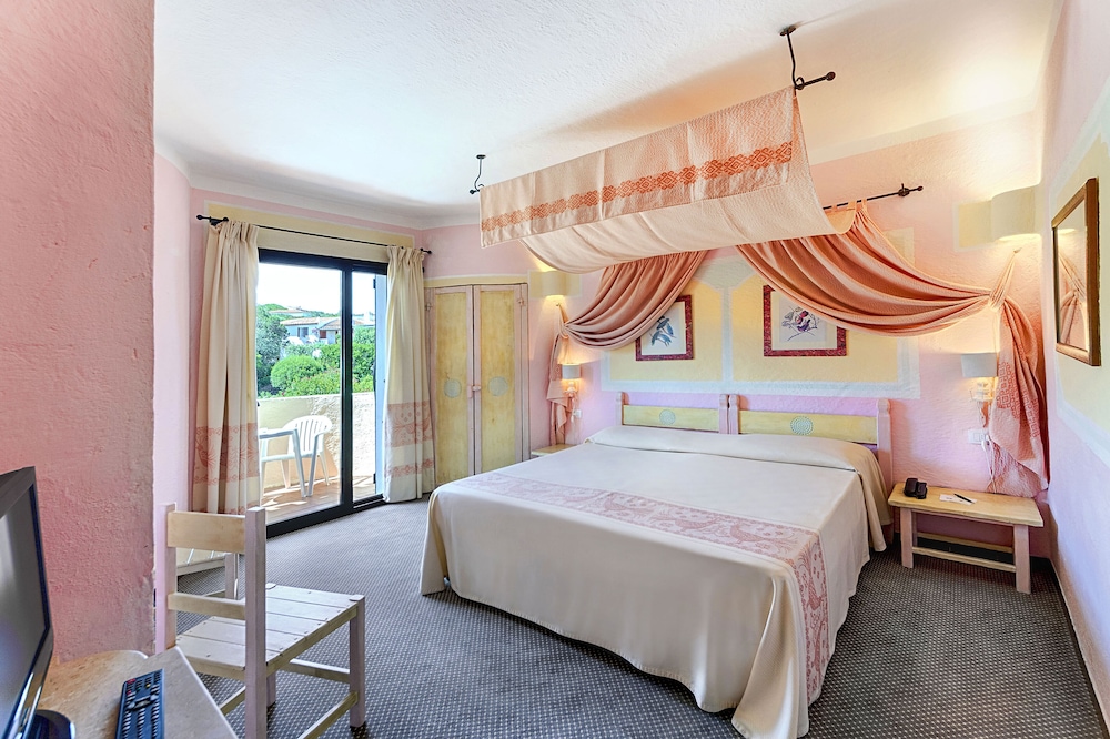 Grand Hotel Smeraldo Beach — Hotel rooms in Arzachena, Sardinia