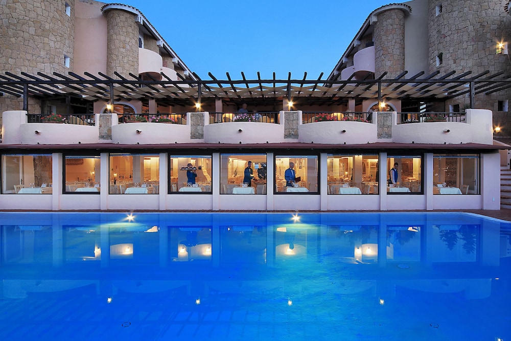 Grand Hotel Smeraldo Beach — Swimming pool in Arzachena, Sardinia
