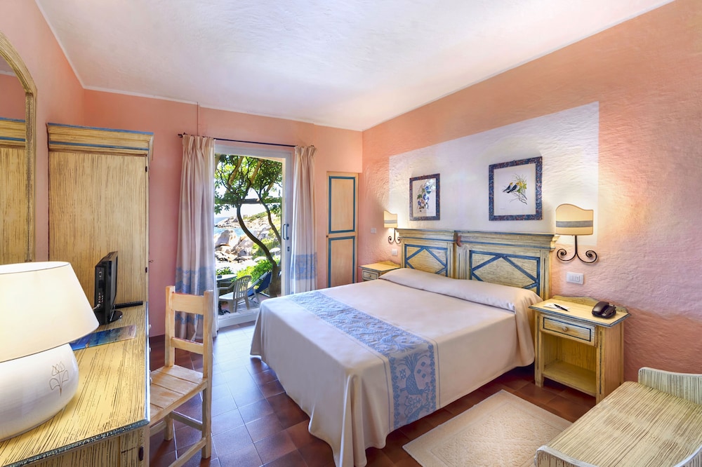 Grand Hotel Smeraldo Beach — Hotel rooms in Arzachena, Sardinia