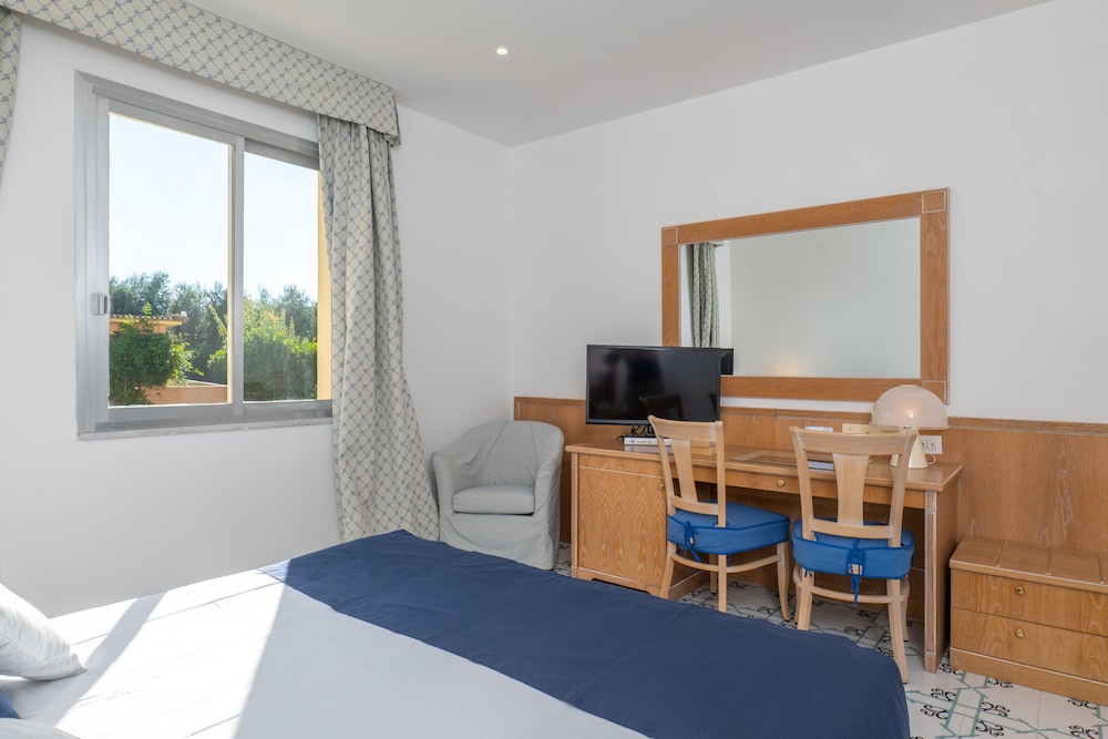 Grand Hotel Vesuvio — Hotel rooms in Sorrento, Campania