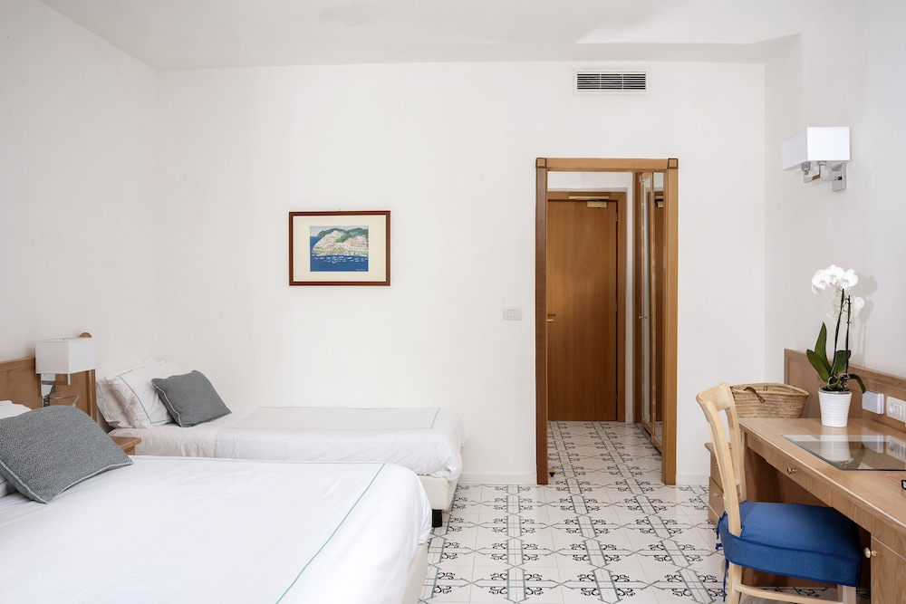 Grand Hotel Vesuvio — Hotel rooms in Sorrento, Campania