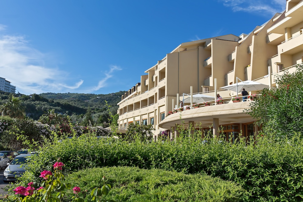 Grand Hotel Vesuvio — Hotel building in Sorrento, Campania