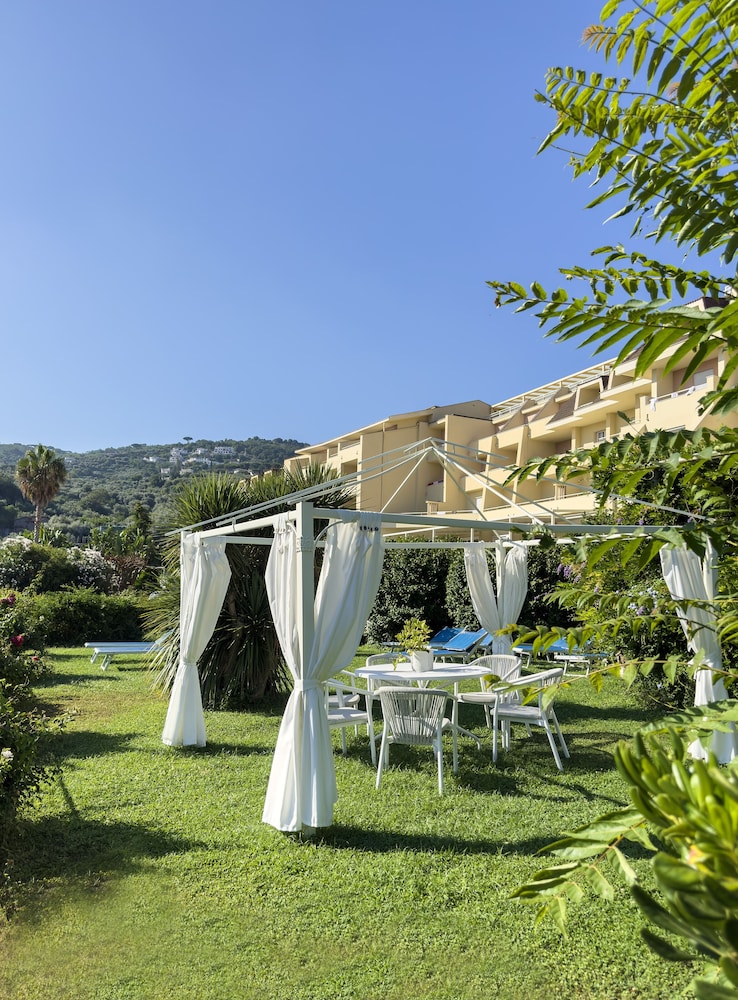 Grand Hotel Vesuvio — Hotel building in Sorrento, Campania