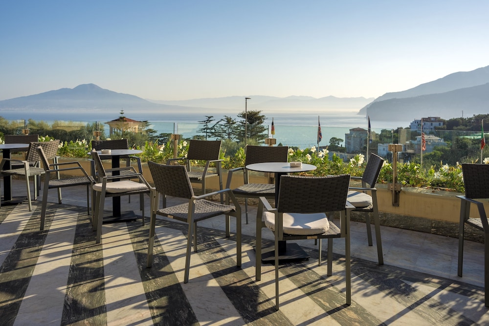 Grand Hotel Vesuvio — Restaurant & bars in Sorrento, Campania