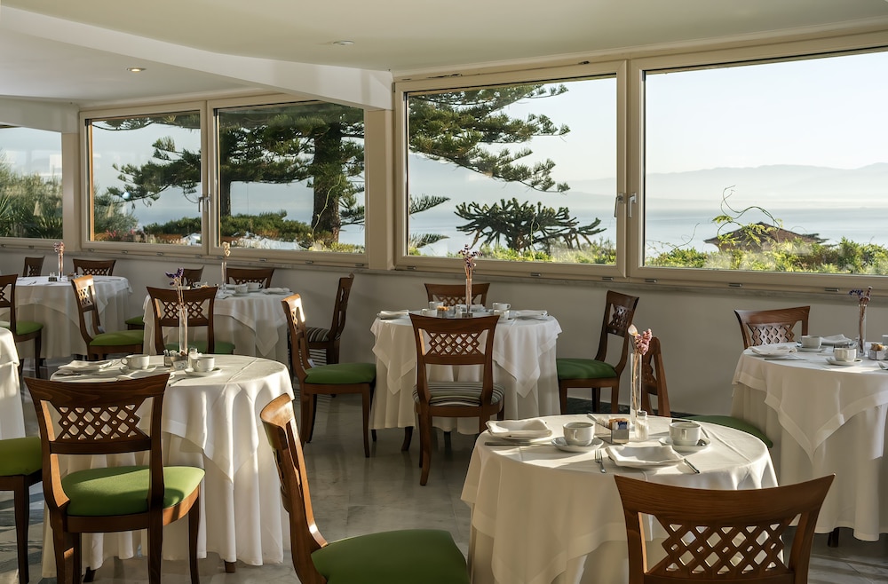 Grand Hotel Vesuvio — Restaurant & bars in Sorrento, Campania
