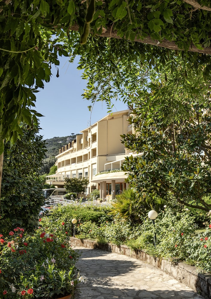 Grand Hotel Vesuvio — Hotel building in Sorrento, Campania