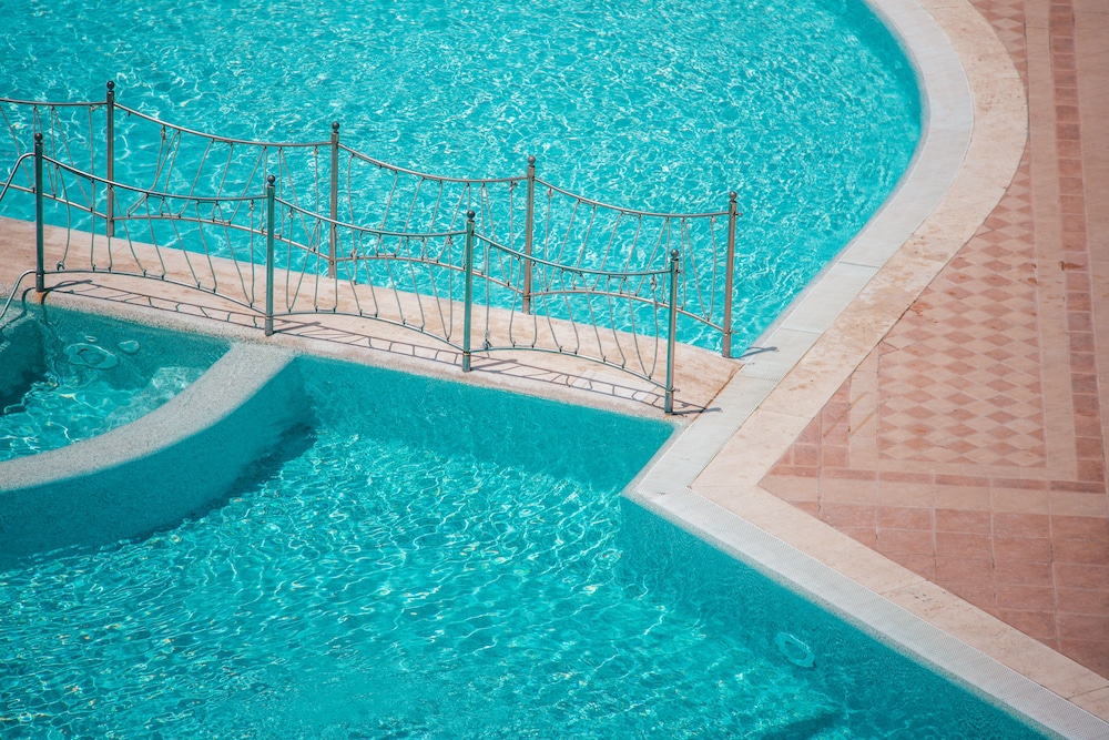 Grand Hotel Vesuvio — Swimming pool in Sorrento, Campania