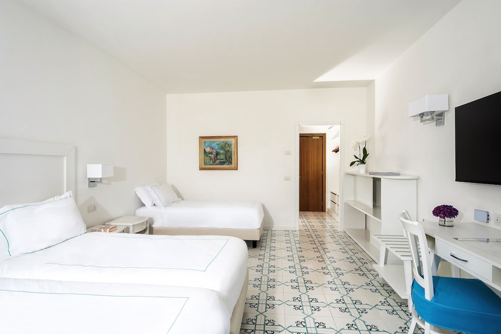 Grand Hotel Vesuvio — Hotel rooms in Sorrento, Campania