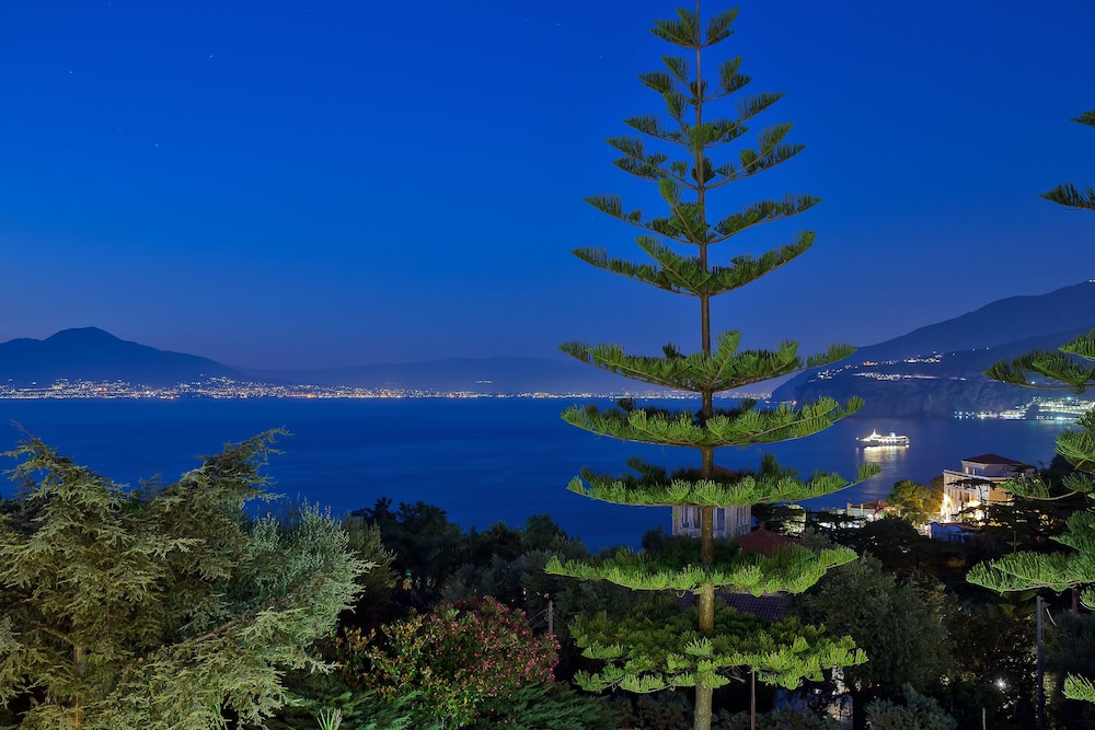 Grand Hotel Vesuvio — Attractions in the area in Sorrento, Campania
