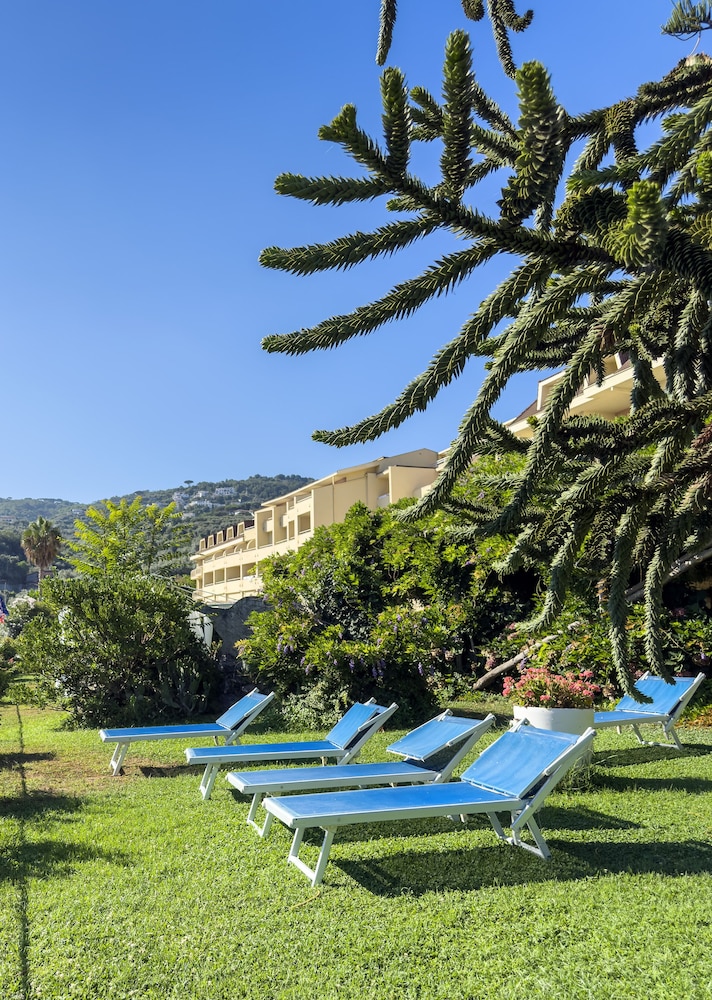 Grand Hotel Vesuvio — Hotel building in Sorrento, Campania