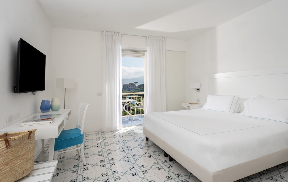 Grand Hotel Vesuvio — Hotel rooms in Sorrento, Campania