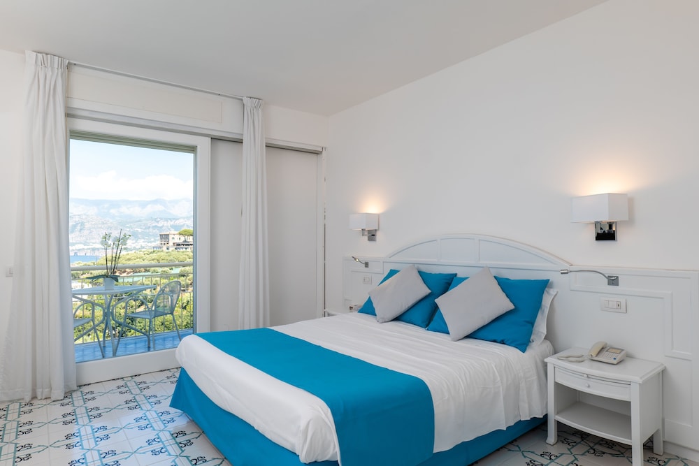 Grand Hotel Vesuvio — Hotel rooms in Sorrento, Campania