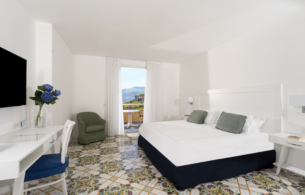 Grand Hotel Vesuvio — Hotel rooms in Sorrento, Campania