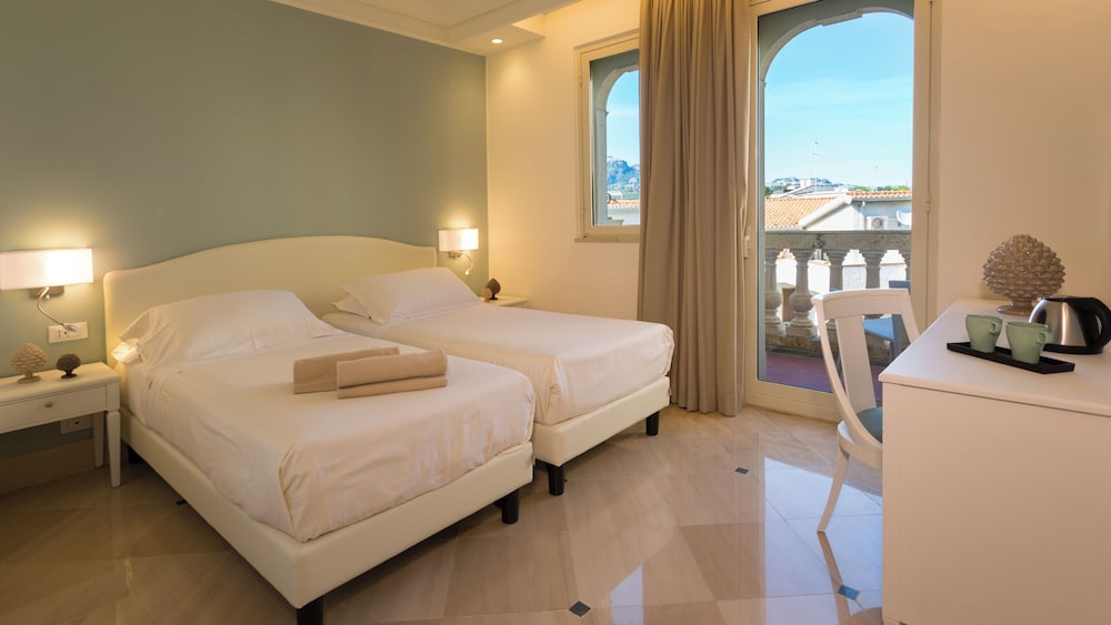 Hellenia Yachting Hotel — Hotel rooms in Giardini Naxos, Sicily