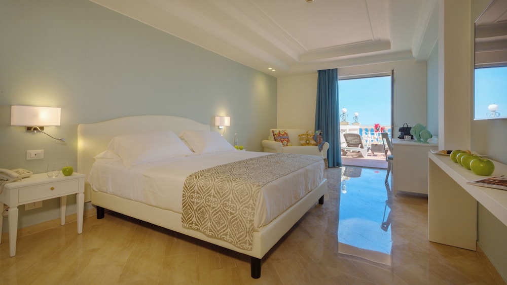 Hellenia Yachting Hotel — Hotel rooms in Giardini Naxos, Sicily