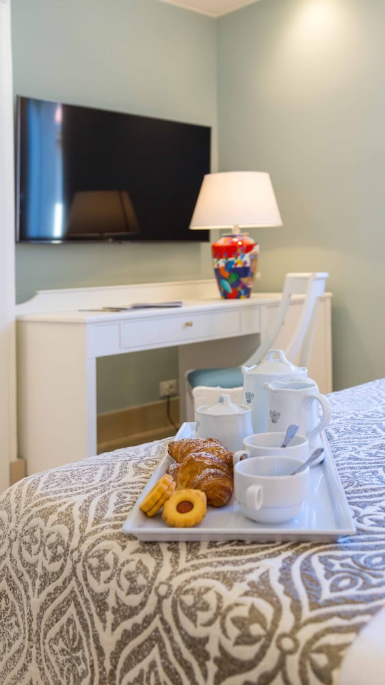 Hellenia Yachting Hotel — Hotel rooms in Giardini Naxos, Sicily