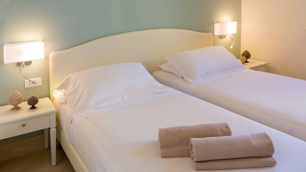 Hellenia Yachting Hotel — Hotel rooms in Giardini Naxos, Sicily