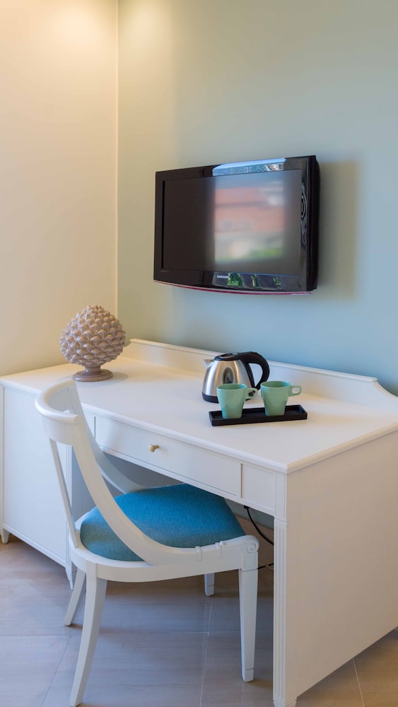 Hellenia Yachting Hotel — Hotel rooms in Giardini Naxos, Sicily