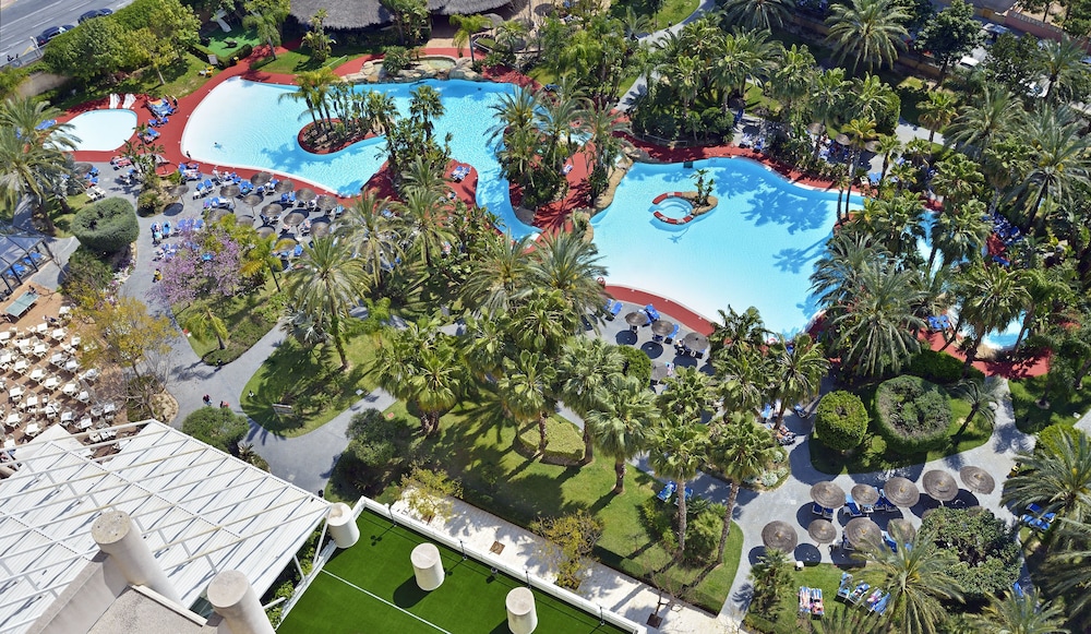 Melia Benidorm — Swimming pool in Benidorm, Valencian Community