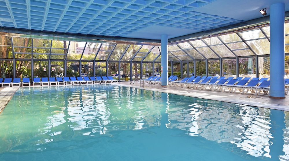 Melia Benidorm — Swimming pool in Benidorm, Valencian Community