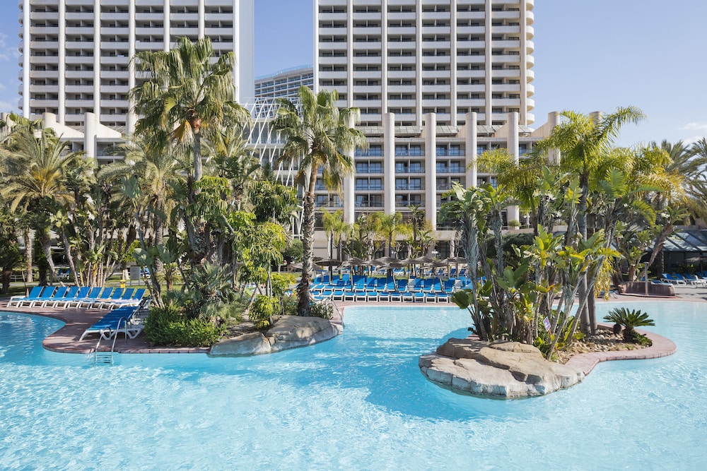 Melia Benidorm — Swimming pool in Benidorm, Valencian Community