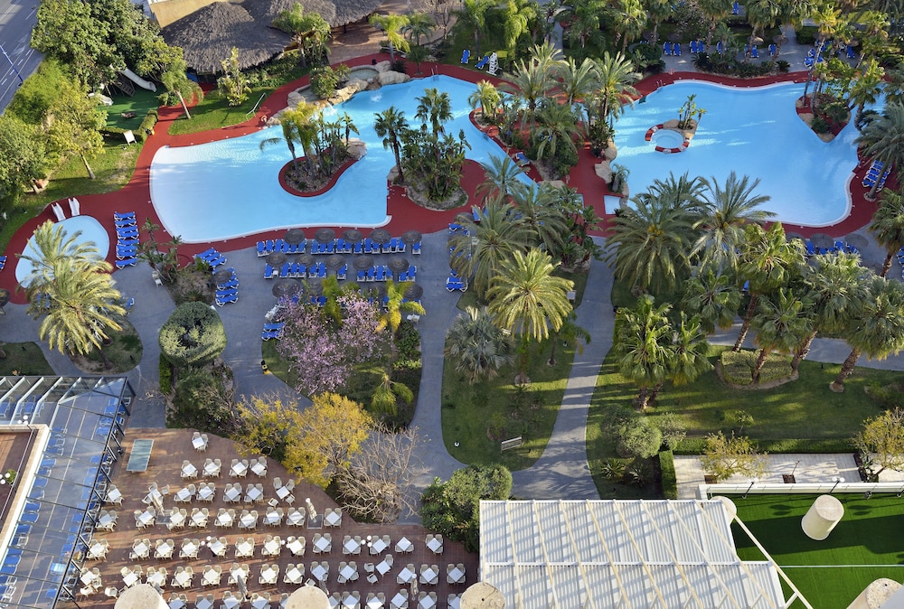 Melia Benidorm — Swimming pool in Benidorm, Valencian Community