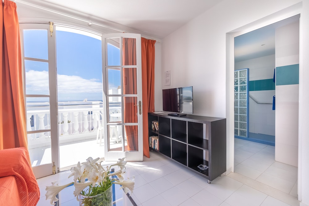 CORONA MAR APARTMENTS - SELECT ADULTS (+16) — Hotel rooms in Puerto del Carmen, Canary Islands