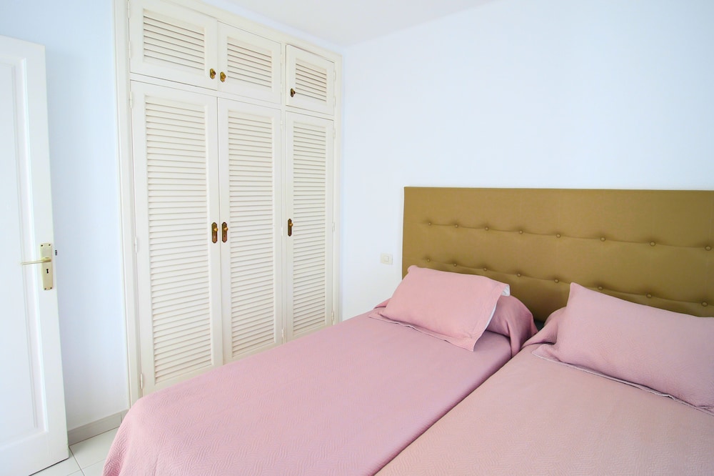 CORONA MAR APARTMENTS - SELECT ADULTS (+16) — Hotel rooms in Puerto del Carmen, Canary Islands
