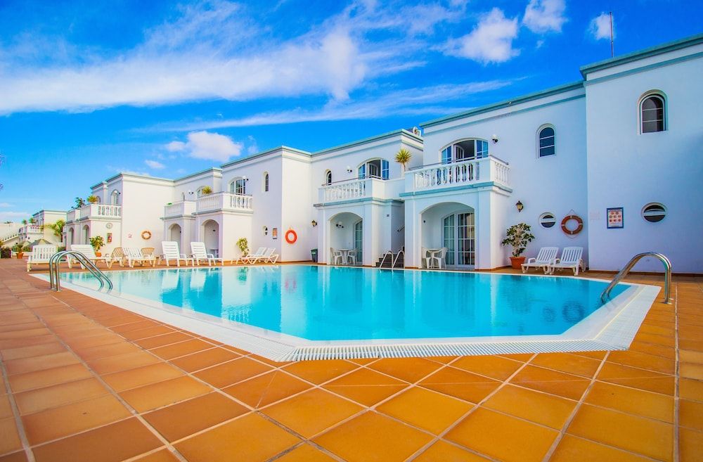 CORONA MAR APARTMENTS - SELECT ADULTS (+16) image